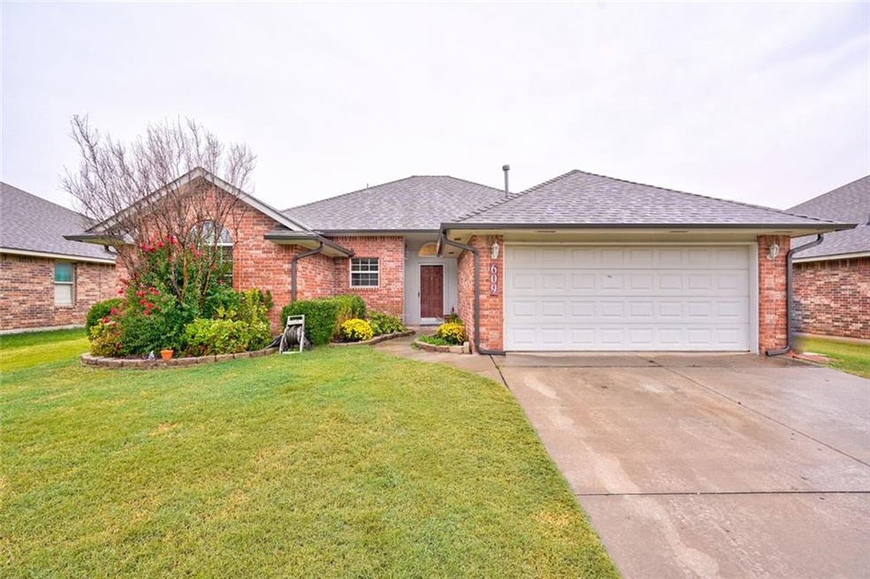 609 Nathan Ln, Moore, OK 73160 - photo 1