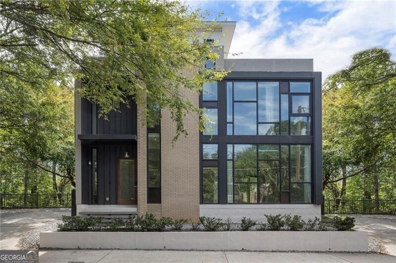 Sold $964,000 • Co-Listing Agent