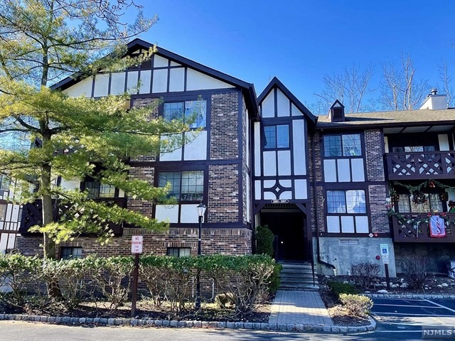 3507 Whittier Ct, Mahwah, NJ 07430 - photo 1