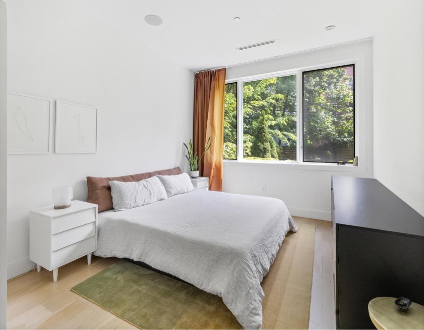 Sold $1,685,000 • Co-Listing Agent