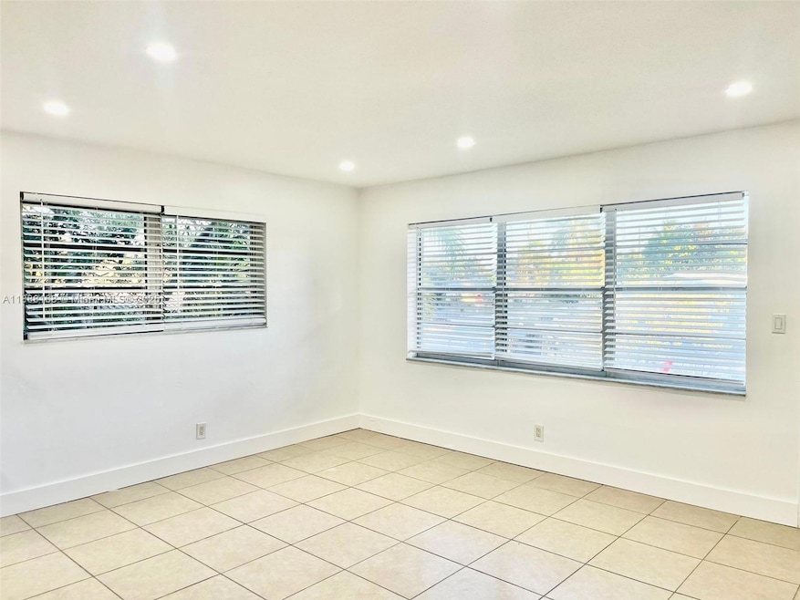 2255 SE 5th St unit 10, Pompano Beach, FL 33062 - photo 1