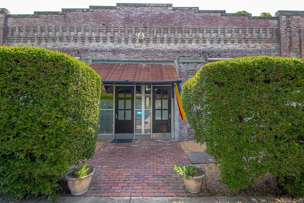 Under Contract $900,000