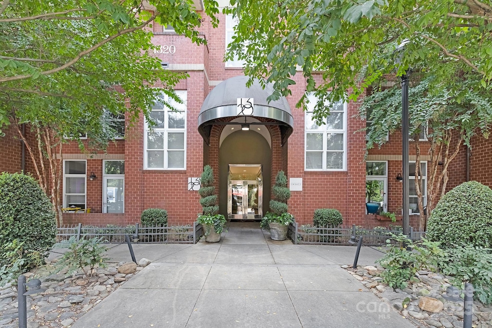 The Dilworth unit 411, Charlotte, NC 28203 - photo 1