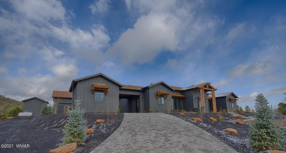 Gorgeous NEW Mountain Estate