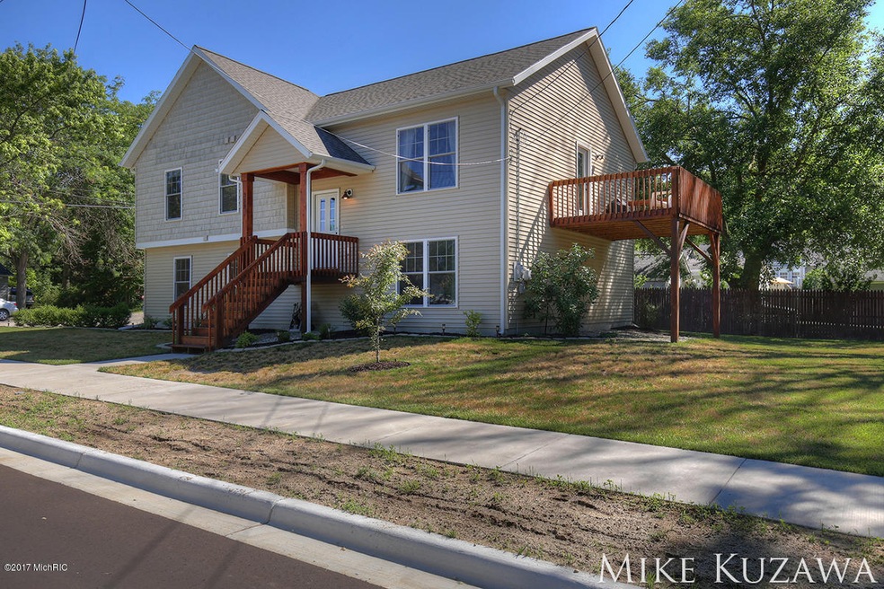 329 N Jefferson St, Lowell, MI 49331 - photo 1