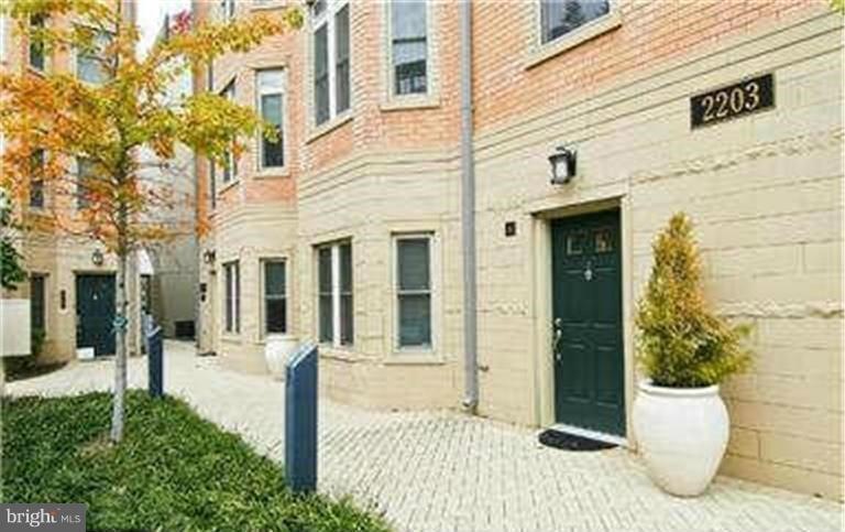 2203 12th Ct N unit 34, Arlington, VA 22201 - photo 1