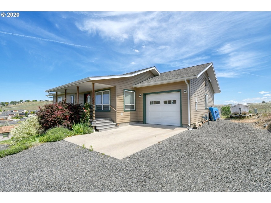 1492 SW Athens Ave, Pendleton, OR 97801 - photo 1