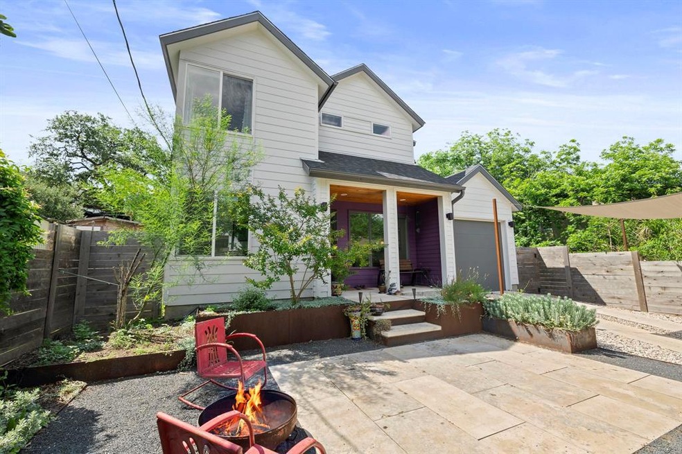 Welcome to 2413 E 9th St #1!