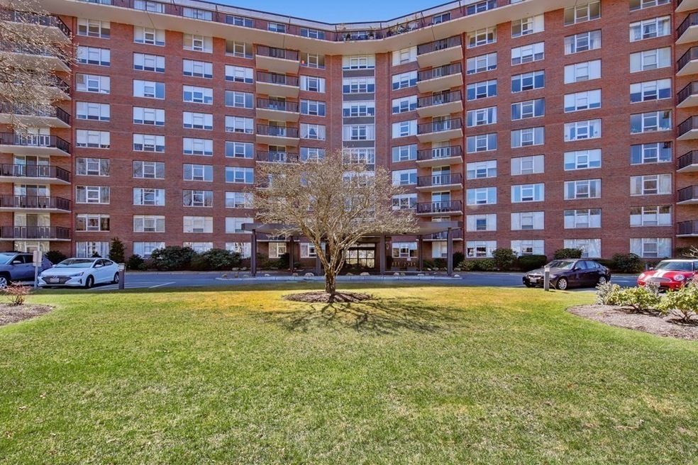 Imperial Towers unit 505, Chestnut Hill, MA 02467 - photo 1