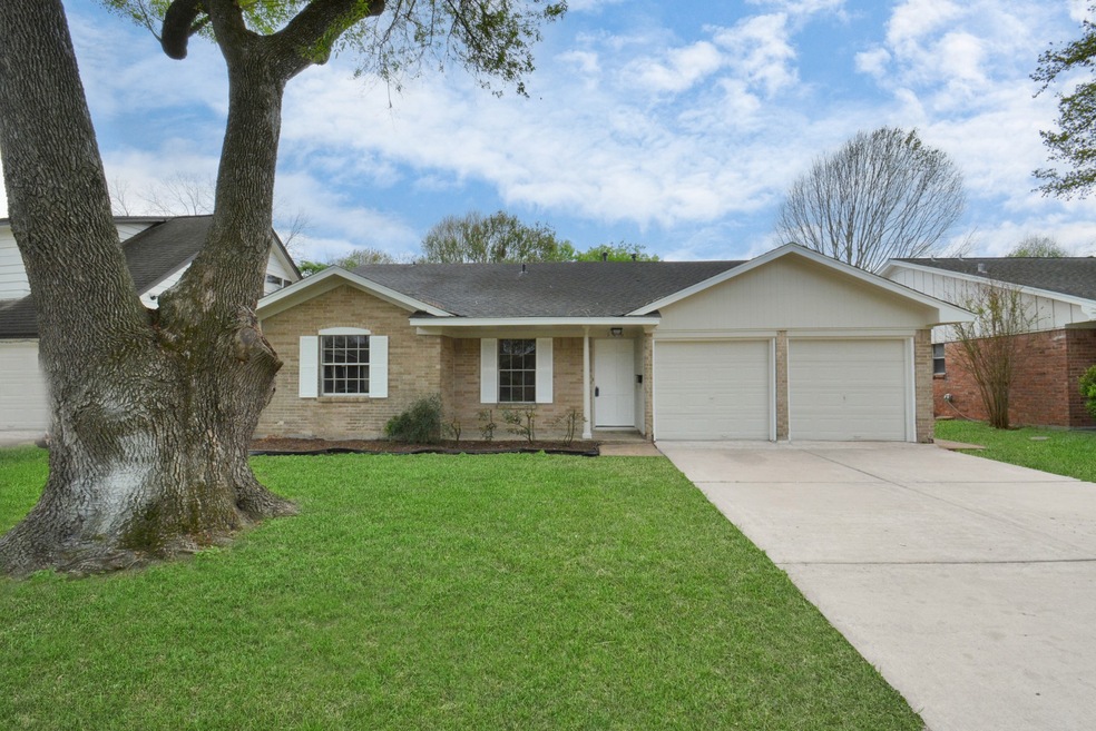 11046 Caribbean Ln, Houston, TX 77089 - photo 1
