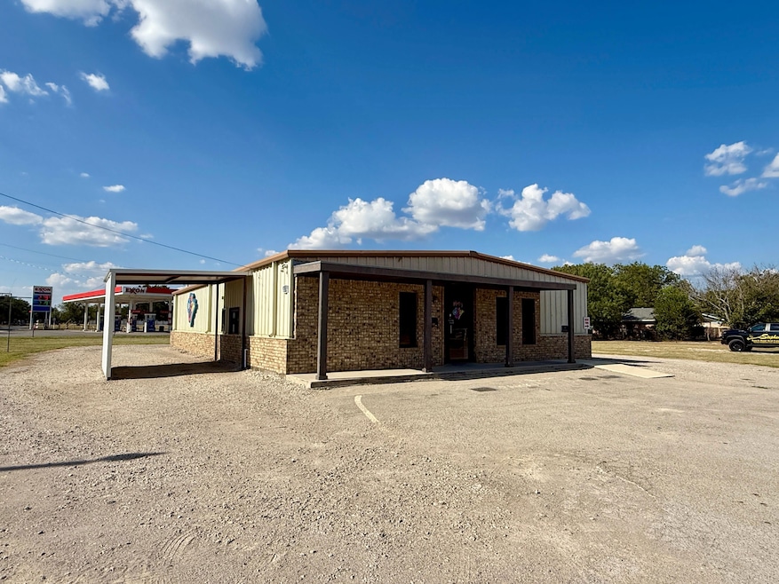 2810 4th St, Brownwood, TX 76801 - photo 1