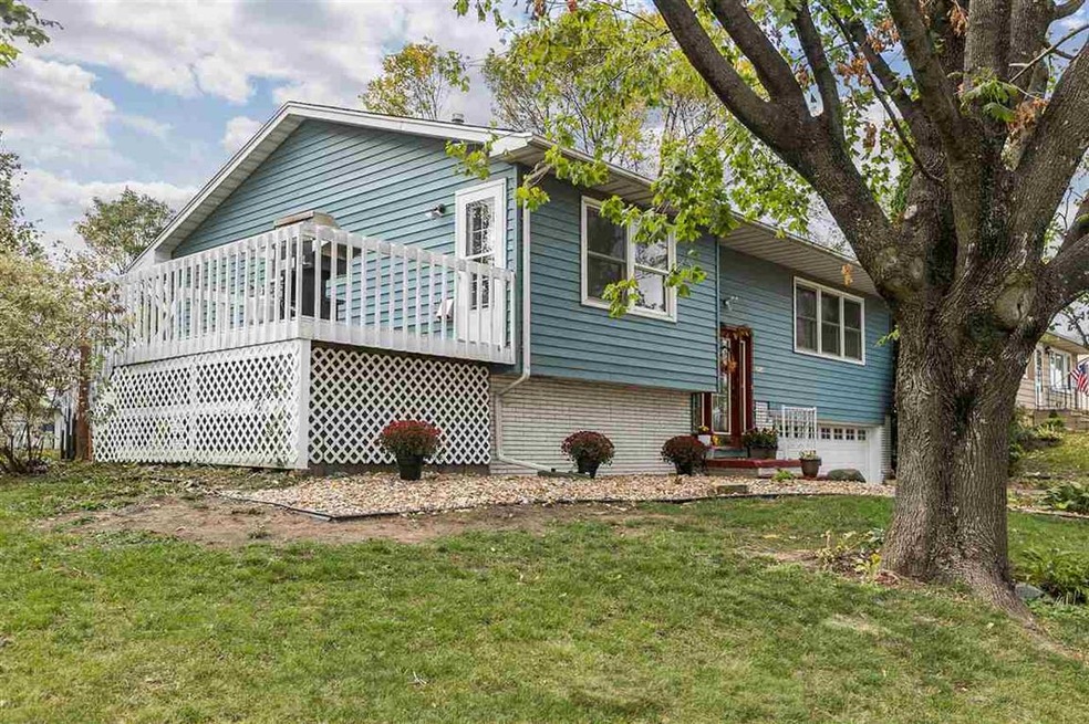 2534 29th St SW, Cedar Rapids, IA 52404 - photo 1