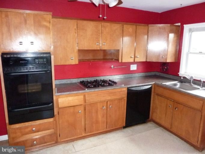 1313 Glenmont Rd, Baltimore, MD 21239 - photo 1