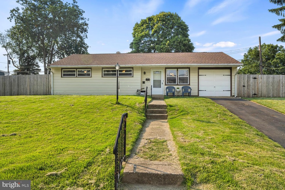 232 Alden Ave, Morrisville, PA 19067 - photo 1