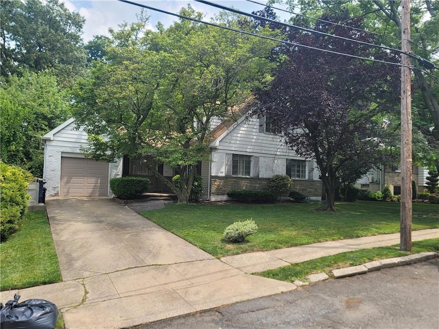 61 E Cheshire Place, Staten Island, NY 10301 - photo 1