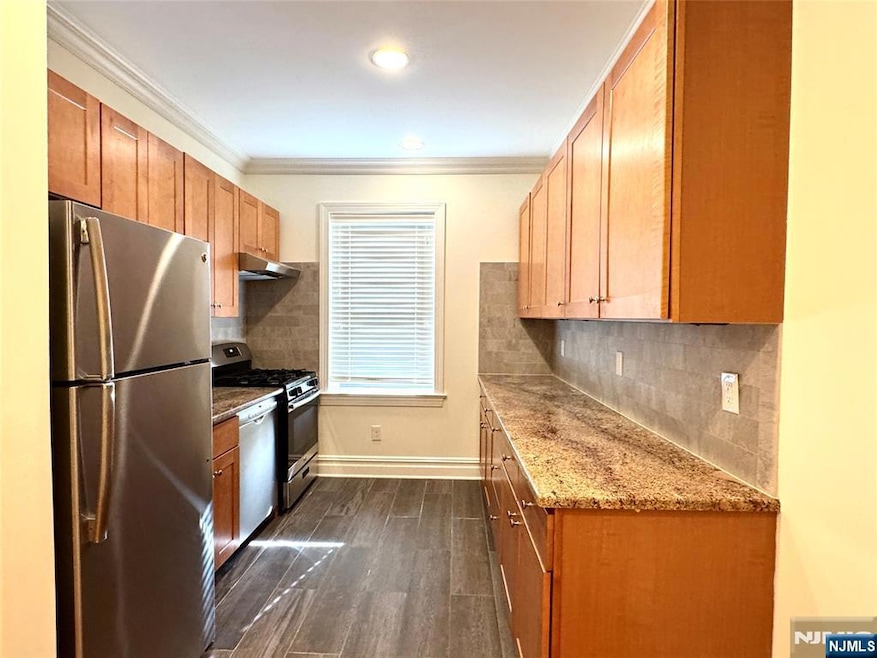 BEAUTIFUL RENOVATED KITCHEN