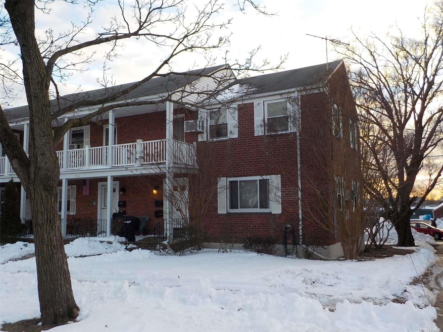 71-48 260th St unit 2nd fl, Glen Oaks, NY 11004 - photo 1