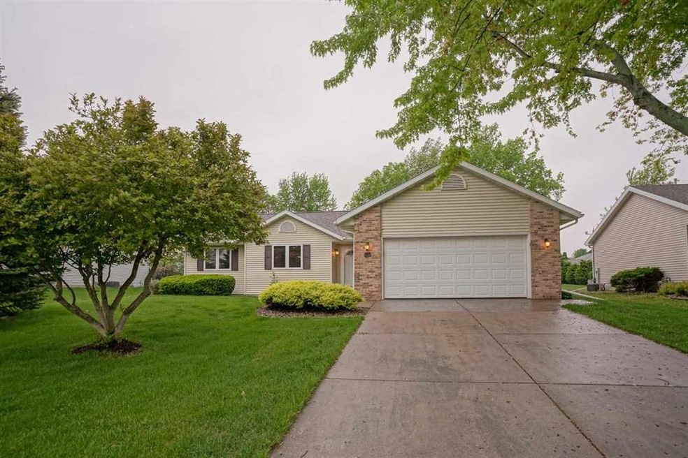 639 Stonebriar Ln, Oregon, WI 53575 - photo 1