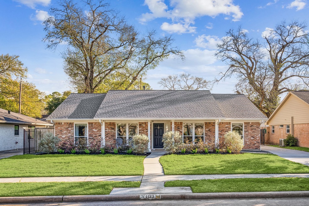 1123 Thornton Rd, Houston, TX 77018 - photo 1
