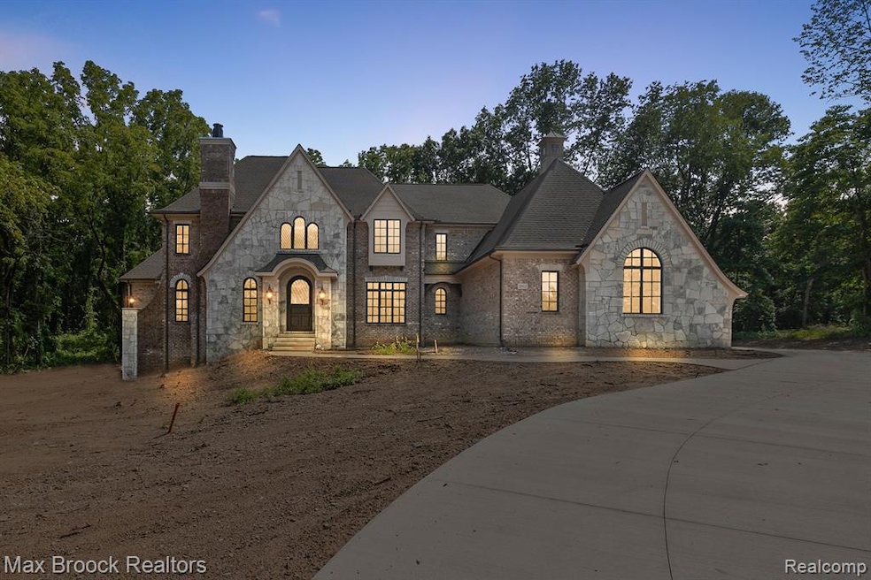 4575 Stoneleigh Rd, Bloomfield Hills, MI 48302 - photo 1