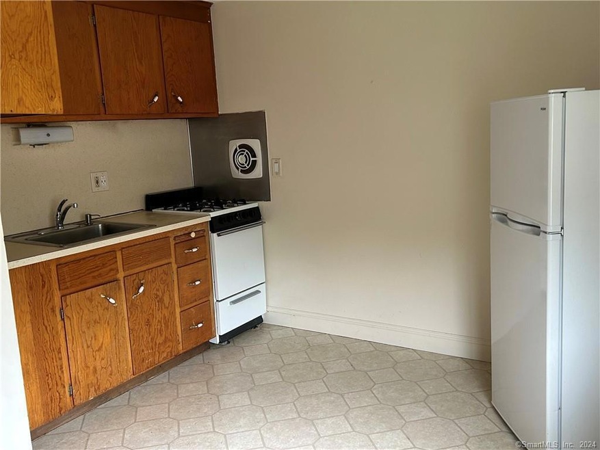 441 Allen St unit 204, New Britain, CT 06053 - photo 1