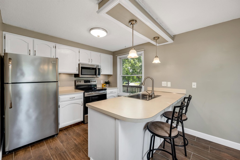 34 Fieldstone Estate unit 34, Newmarket, NH 03857 - photo 1