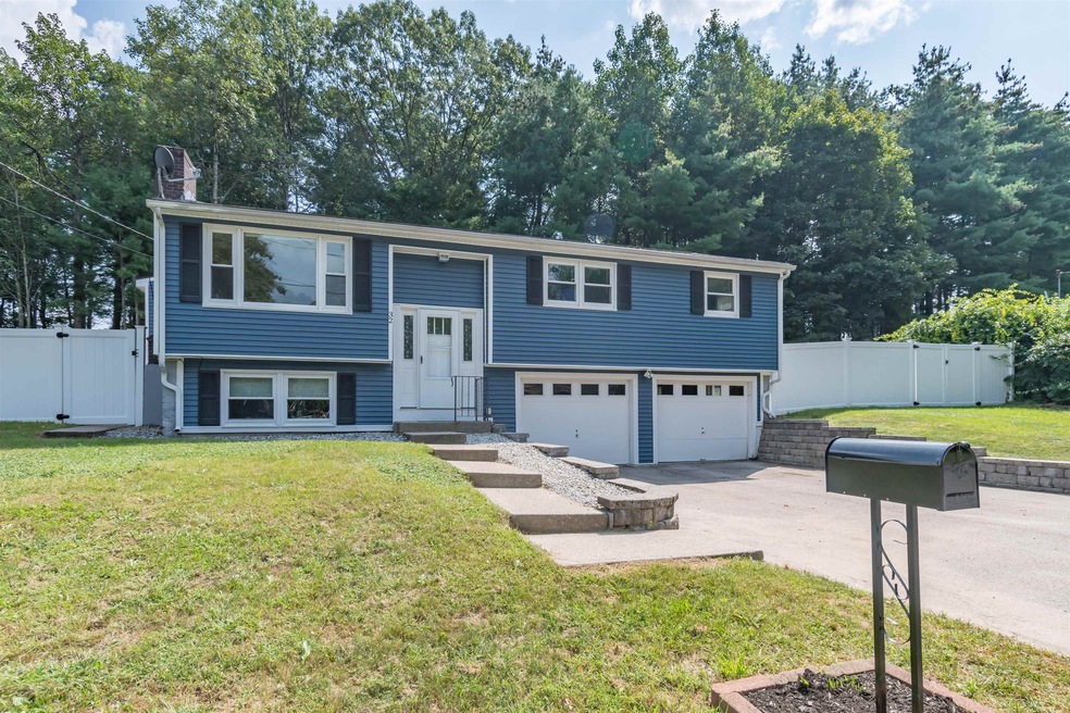 32 Wheaton Dr, Nashua, NH 03063 - photo 1