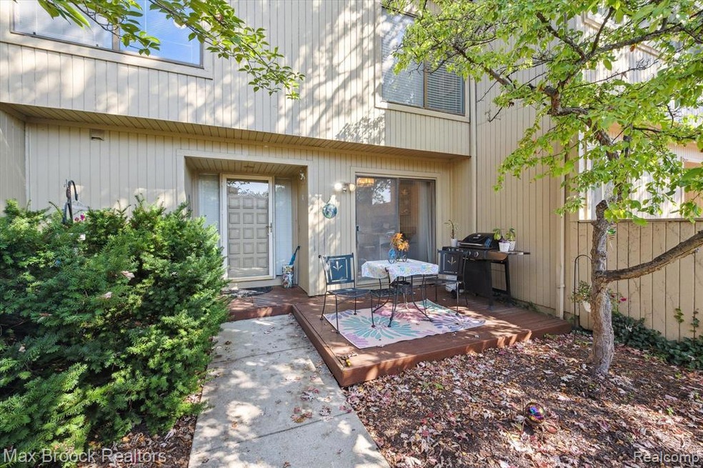 7312 Balsam Ct unit 48, West Bloomfield, MI 48322 - photo 1