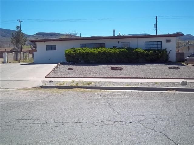 1906 Mountain View Ave, Alamogordo, NM 88310 - photo 1