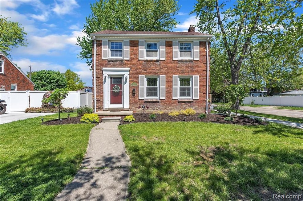 02-13200-Catalpa-St-WindowStill-Real-Estate-Photog