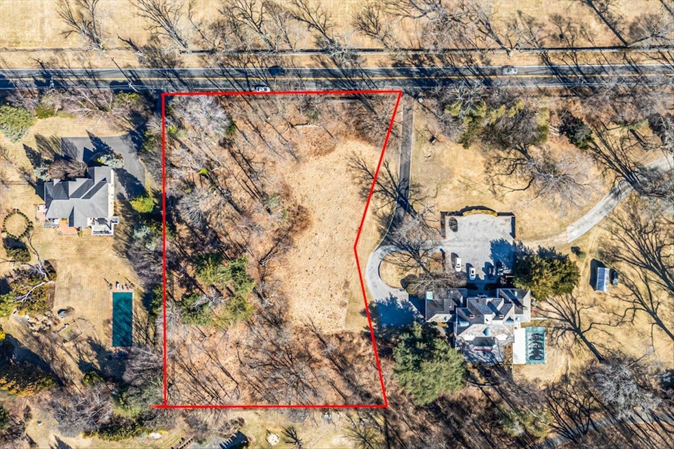 147 Dosoris Ln, Glen Cove, NY 11542 - photo 1