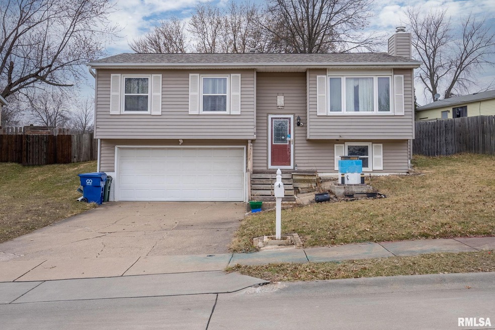 1318 N Zenith Ave, Davenport, IA 52804 - photo 1