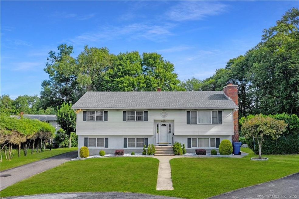 29 Coach Dr, Waterbury, CT 06708 - photo 1