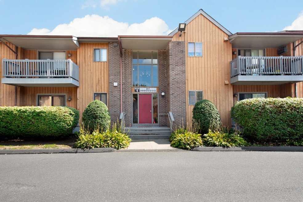 12 Riverview Dr unit 12, Bridgeport, CT 06606 - photo 1