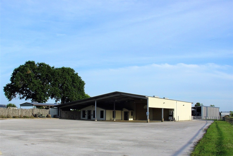 30903 Washington St, Waller, TX 77484 - photo 1