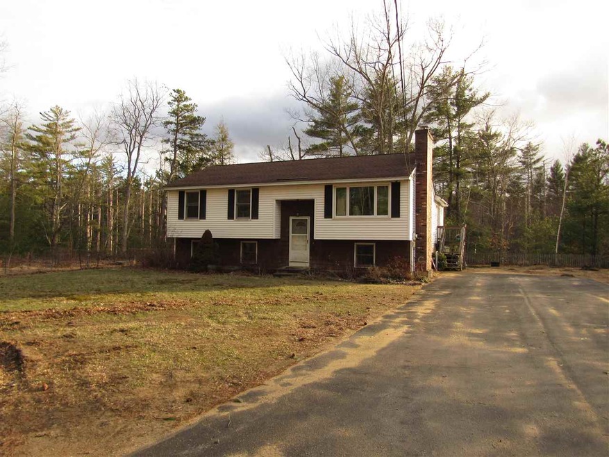Great paved drive, plenty of room for parking
