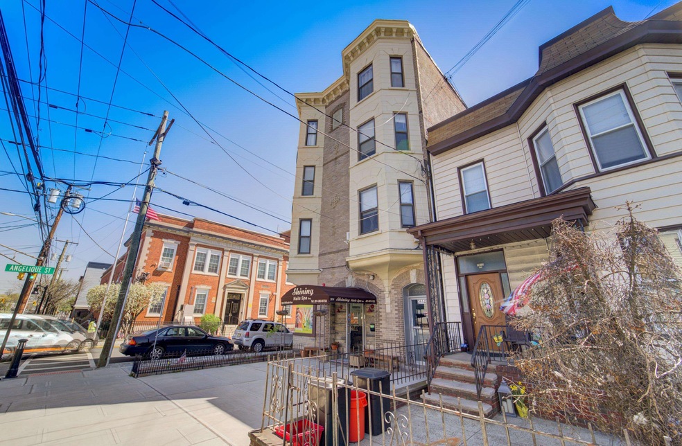 2614 Palisade Ave unit 2B, Weehawken, NJ 07086 - photo 1