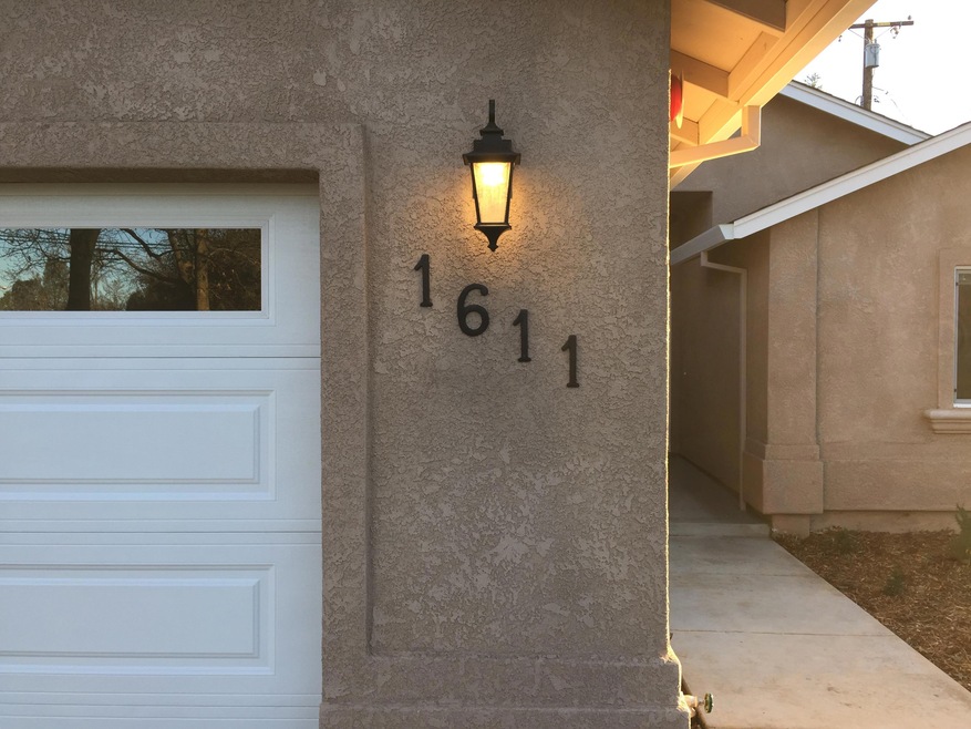 1611 Mistletoe Ln, Redding, CA 96002 - photo 1