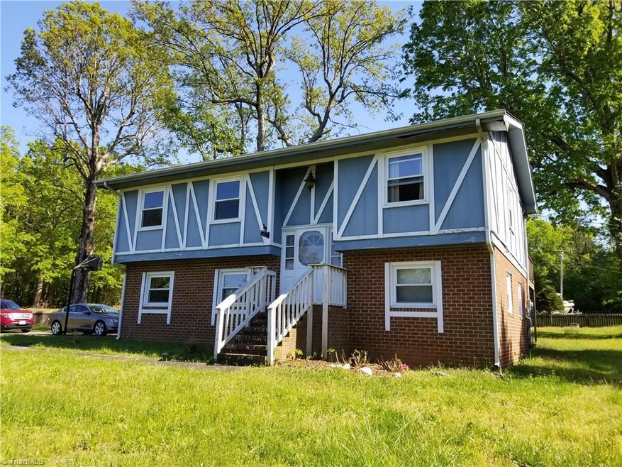 1590 Cliffwood Dr, Asheboro, NC 27205 - photo 1