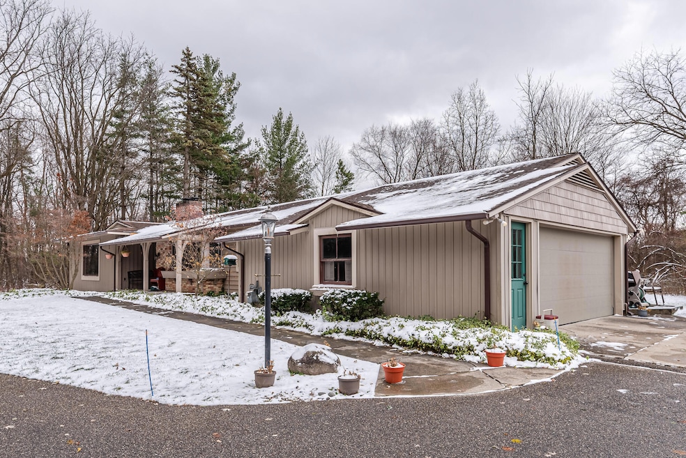 3926 Lake Dr SE, Grand Rapids, MI 49546 - photo 1