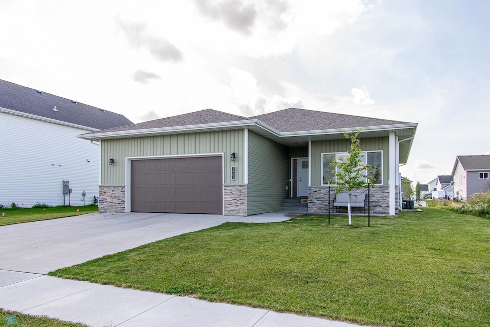 7401 27th St S, Fargo, ND 58104 - photo 1