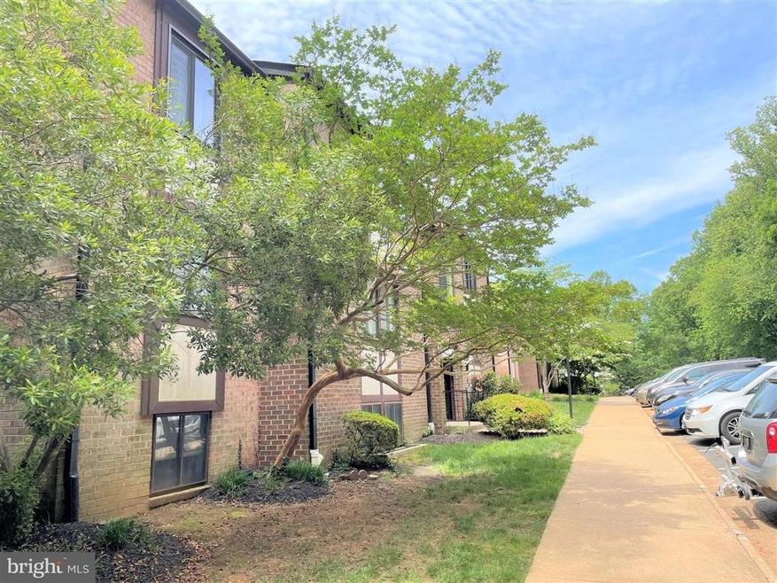 9715 Kings Crown Ct unit 201, Fairfax, VA 22031 - photo 1
