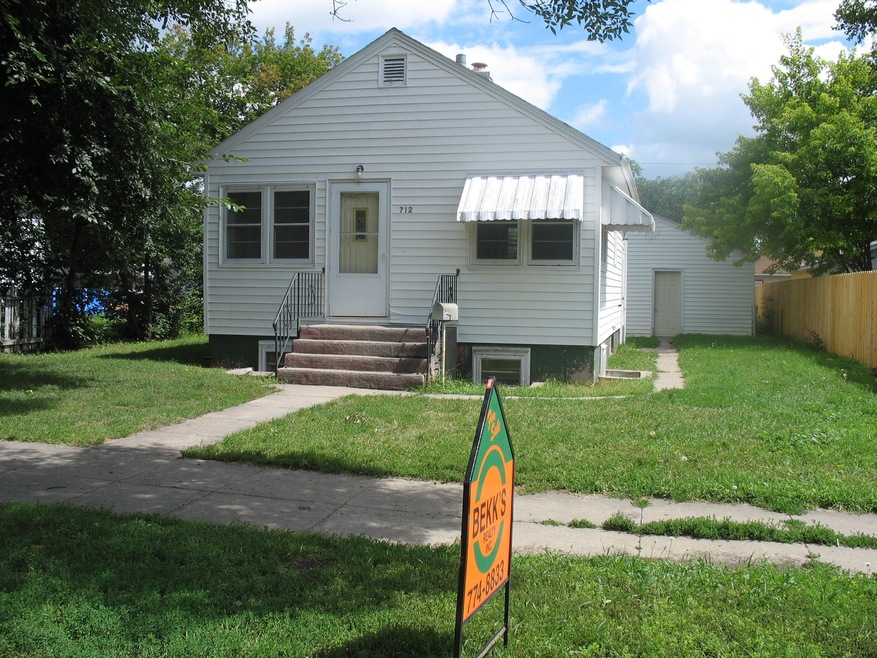 712 7th Ave W<|><|>