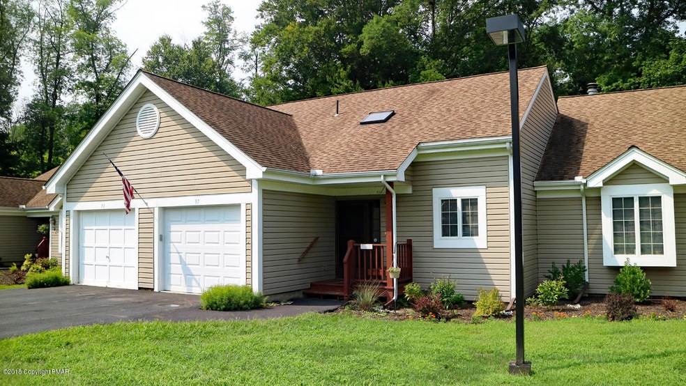 97 Duck Hollow Cir, Stroudsburg, PA 18360 - photo 1