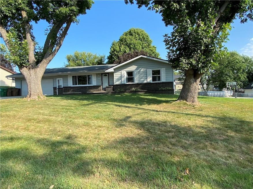 304 W Park Ave, Runnells, IA 50237 - photo 1