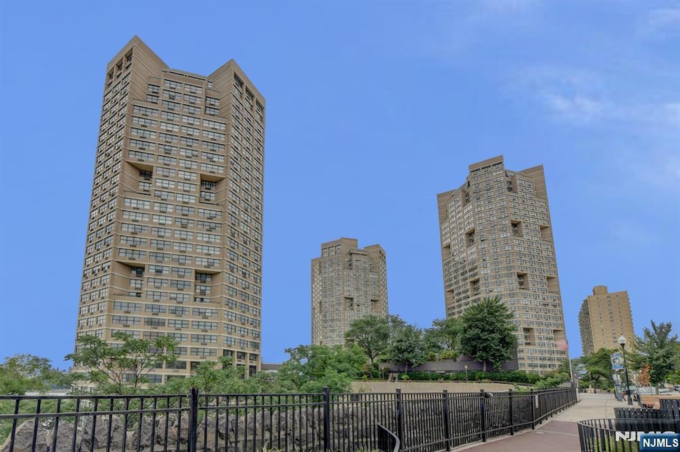 The Galaxy Towers unit 11B, Guttenberg, NJ 07093 - photo 1