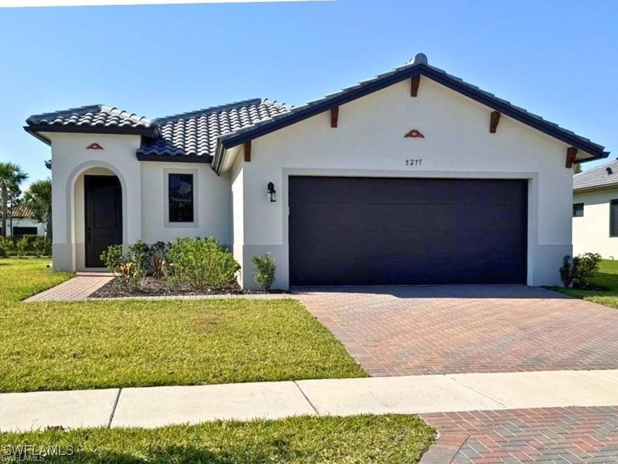 Mediterranean / spanish-style house featuring stuc