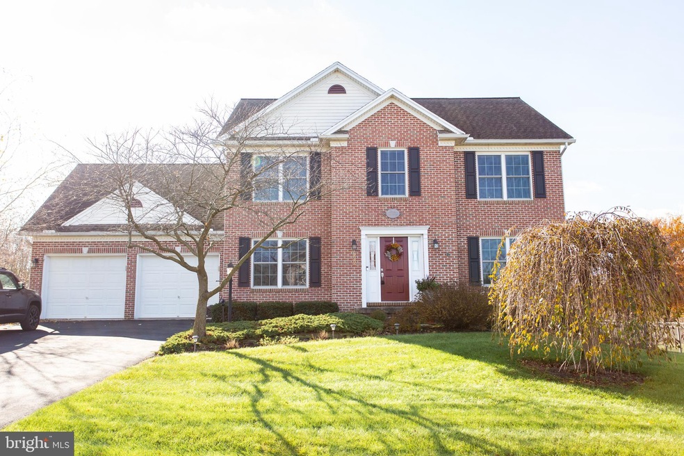 532 Franklin Square Dr, Chambersburg, PA 17201 - photo 1