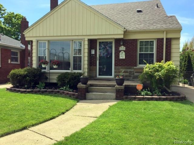 EXCELLENT ALLEN PARK LOCATION ON A TREE-LINED STRE