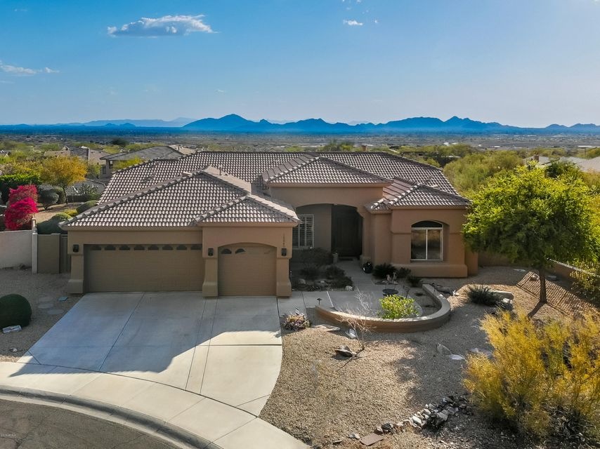 Gorgeous Camelback and City Light Views!